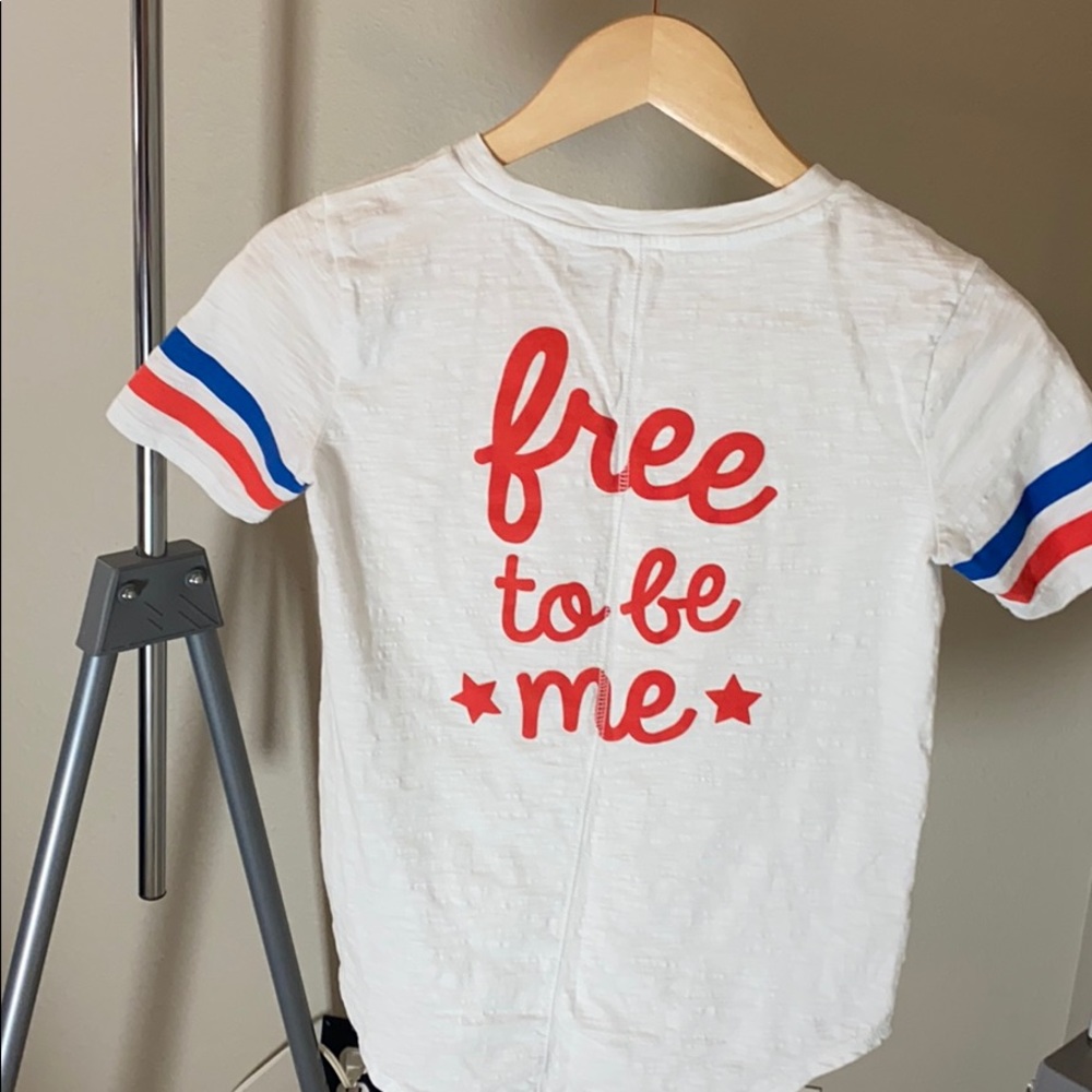 NWOT Free To Be Me Tee